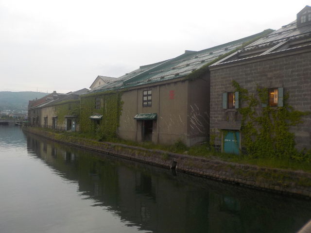 �^���Ƒq��_�^�͂ƐΑ��q�ɌQ