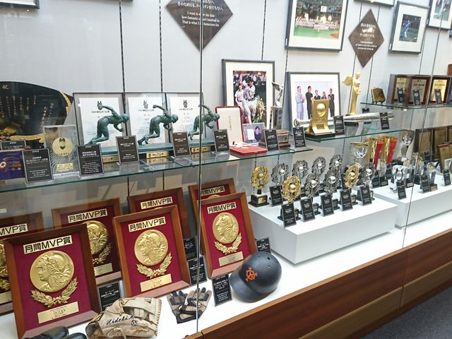 �M�d�ȋL�O�i�����낢��W������Ă��܂��B_����G��x�[�X�{�[���~���[�W�A��