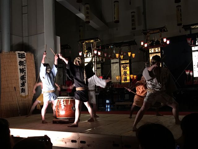 夜はキリコ会館前のもてなし広場で御陣乗太鼓の無料実演が行われていました。_輪島キリコ会館
