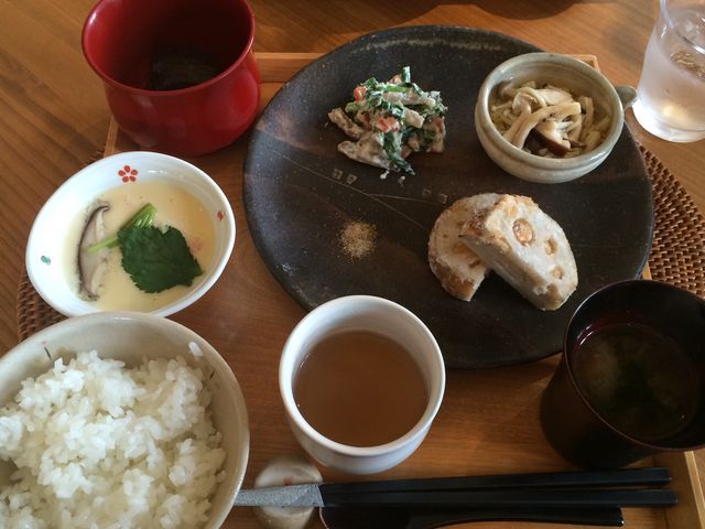 K[i`R̃JtFق̂܂̓eʐ^1