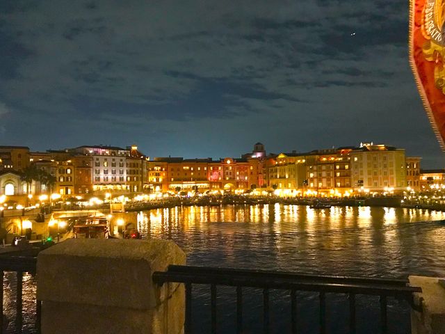 �[���̃^���[�E�I�u�E�e���[_�����f�B�Y�j�[�V�[(R)