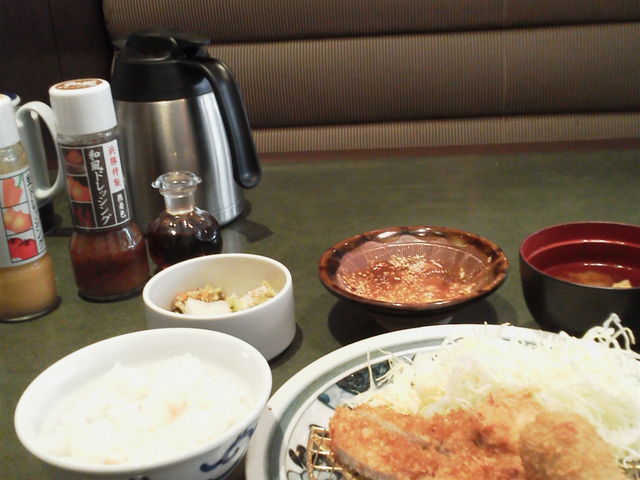 ~[N̂Ƃ񂩂l tX^ۓX̓eʐ^1