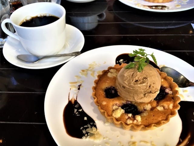 肳Villabli Garden̓eʐ^1