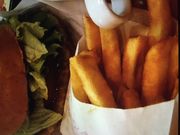 񂯂񂳂̃Xo[K[wOQrXiMOS BURGERj̓eʐ^1