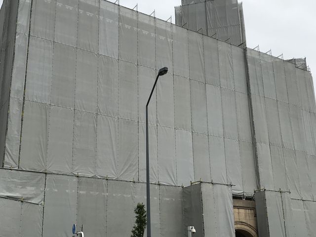 外壁改修工事中_横浜税関本関庁舎