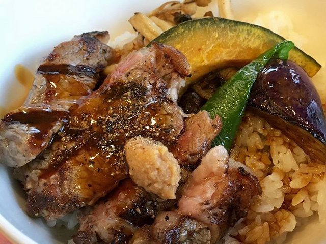 傱̃CzXg uXiRoyal Hostj̓eʐ^1