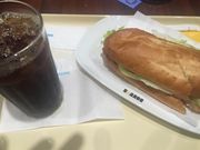 Kuda12̃hg[R[q[Vbv _ےwOXiGOURMET COFFEE DOUTORj̓eʐ^1