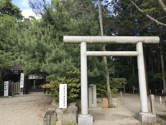 ��؂̑O�̒���_�ɜQ���_�{�̕v�w��