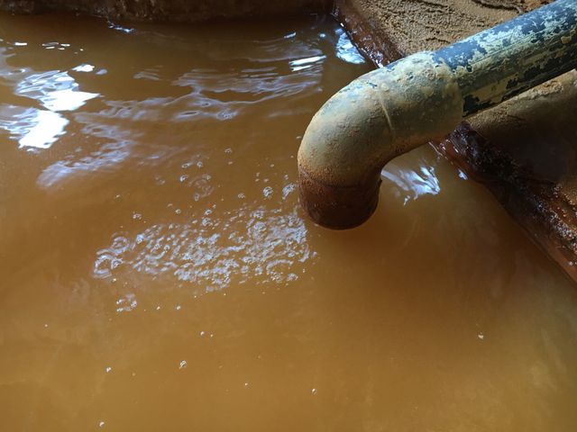 塩辛いお湯ですが、重曹泉(炭酸水素泉)の性質も併せ持つので、ヒリヒリせずしっとりです_小赤沢温泉