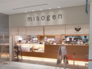 usa̔X KITTE GRACHEX̓eʐ^1