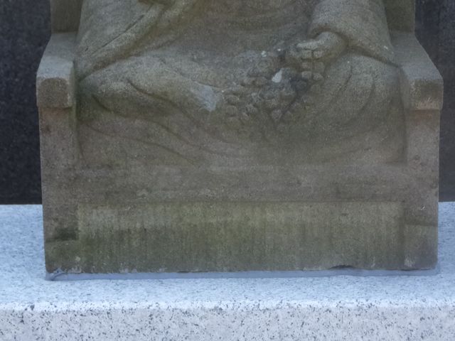 �]�ˎ���̍O�@��t�̐΂̕����������ł��B_���v���c�R�@�^��