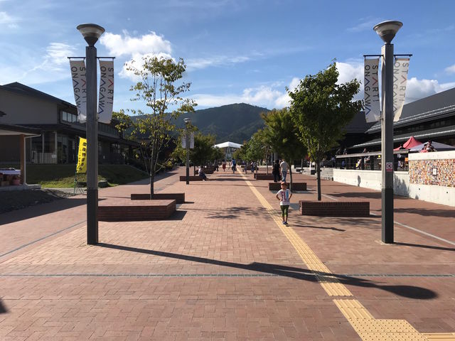 �^�������ɉw�܂ŐL�т�v�����i�[�h_�V�[�p���s�A����