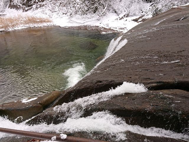 ���̒i�̑�̏ォ��_���Ñ��