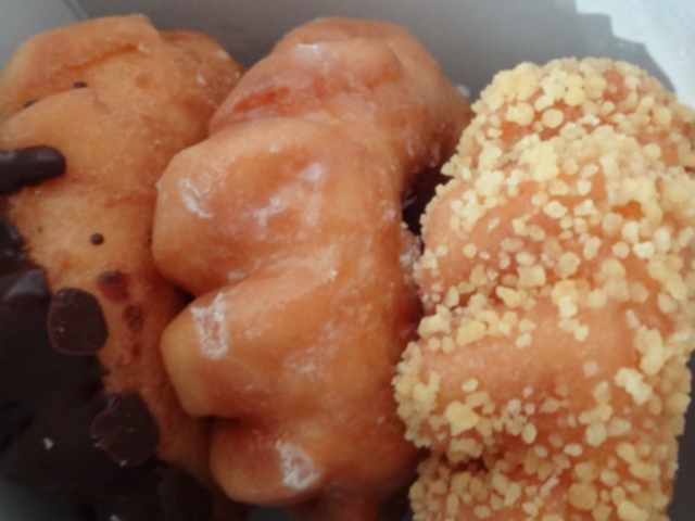 ����������̃~�X�^�[�h�[�i�c�C�I�����[�������k���iMister Donut�j�̓��e�ʐ^1