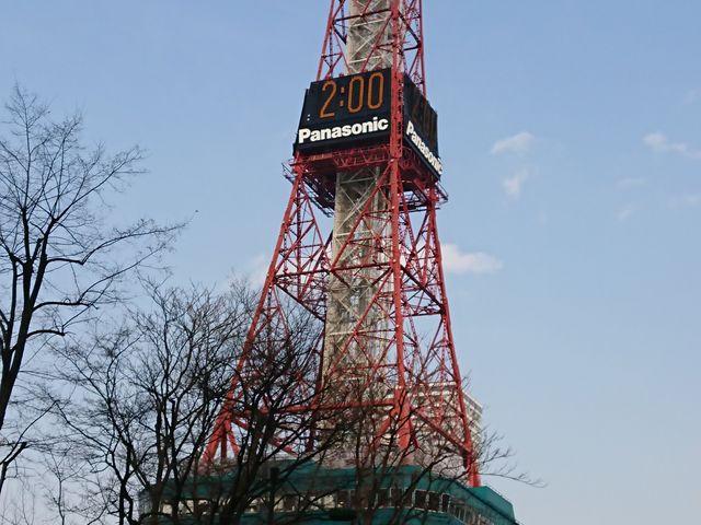 �����ۂ�e���r�����o�b�N�ɋL�O�ʐ^���I�X�X��_�����ۂ�e���r��