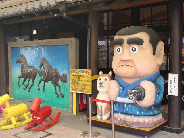 ��������̃I�u�W�F_���̉w�k��͂��