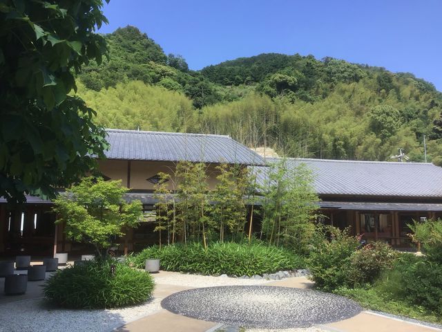 ���Ă̐�ɗ΂������ł��B
���̂����E�ӂ�ōH�������Ă��܂����B���ꂢ�ɂȂ肻���A�܂����܂��B_�x�{�̍H�[ ���h