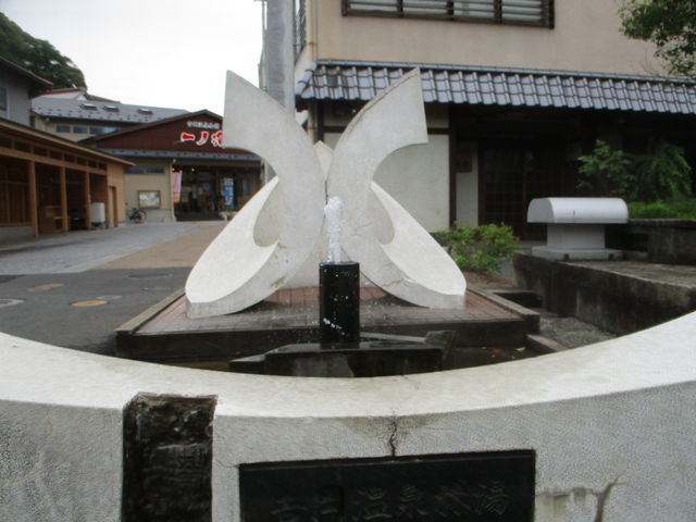 ����̂����ł��傤���H�����Ƃ����قǂł͂Ȃ��ł����A�����āi�o�āj���܂��B_�g������