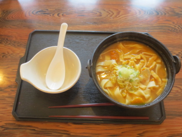 �����`�́u�ق��Ƃ��v��H�ׂ��B_���u�}�b�N�X���]�[�g�b�{