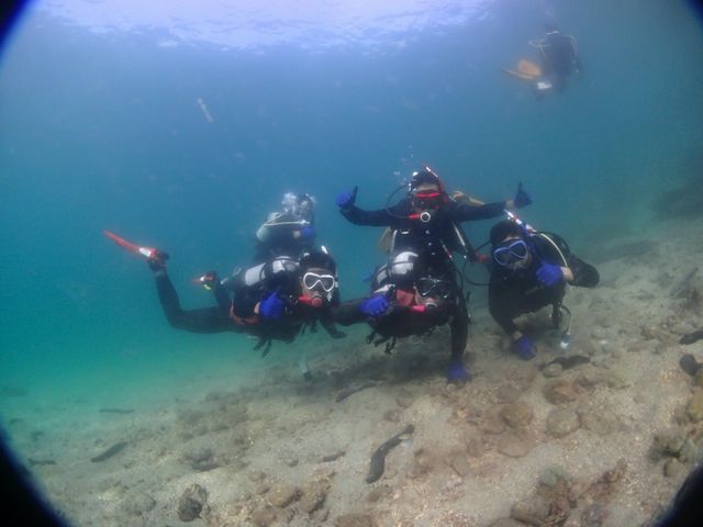 �C���X�g���N�^�[�ɂ�������ʐ^���B���Ē����܂��B_�u���[�A�[�X21�F�{