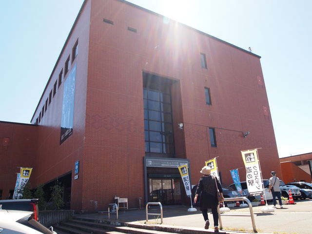 �O��_���̉w �N���X�e���\�����i�\�����n��n��Y�ƐU���Z���^�[�j