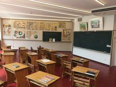 ���̖䏊����̉~�`���ꂭ��悵�t�B�M���A�~���[�W�A���ւ̓��e�ʐ^2