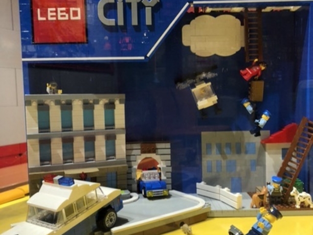 SVeB̃CxgĂāAeɍWĂ܂_ShEfBXJo[EZ^[