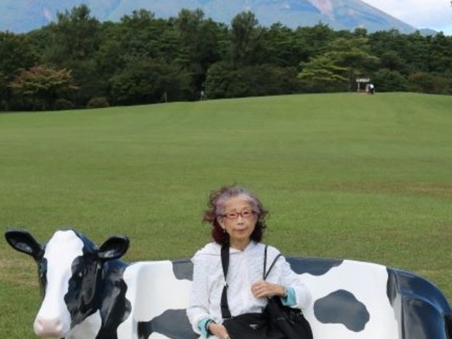 ���R��w�i�ɋ��̃��j�������g�ɍ����ă\�t�g�N���[�����ܖ�_�����_�ꂩ��̊��R