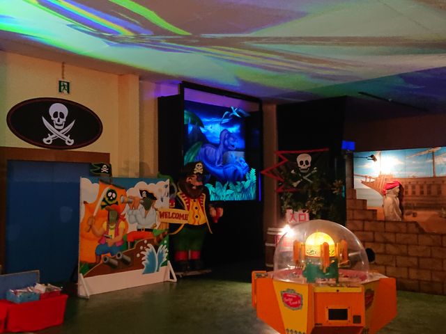 �ٓ��́A���z�I�ȕ��͋C�ł����B_�r�[�g�����[���h