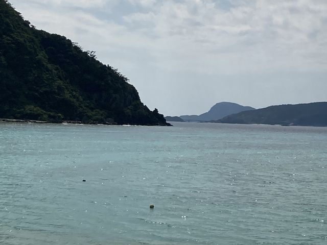 ��̏ォ��͒W�����F�̃r�[�`������܂�_�n�Îu�v�r�[�`