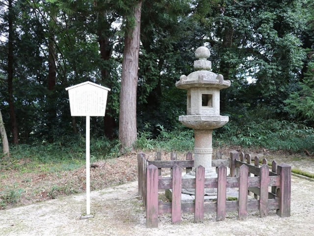 石造欄干　橋杭　石造物　燈籠　灯籠　灯篭 灯籠 - Wikipedia