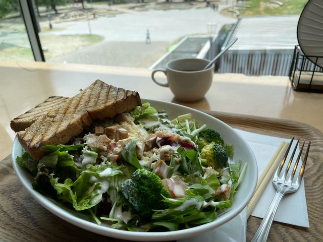 4�l�̂��[����񂳂��CAFFE OTTO Piu �J�t�F�I�b�g�[�s�E �\�����A�v���U2�K�̓��e�ʐ^1