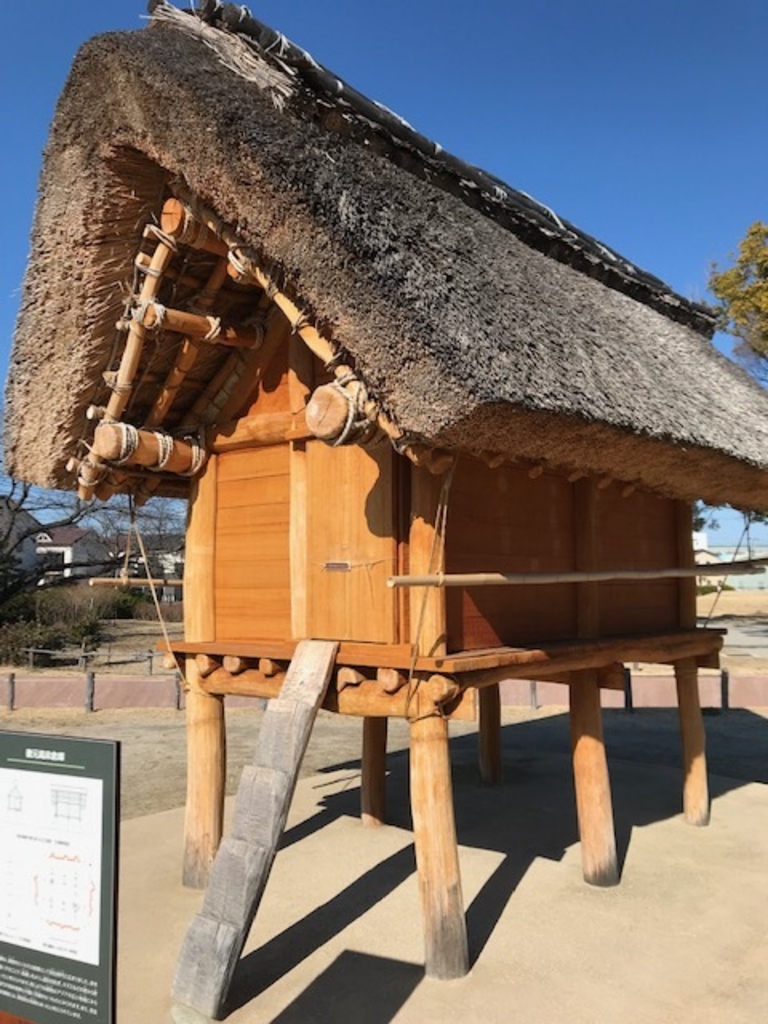 藁葺の家と松竹梅 （藁葺きの家のアロマストーブのアイデアテーブル置物）