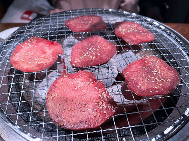 [t̏ē Ƃ炵 qVnX̓eʐ^8