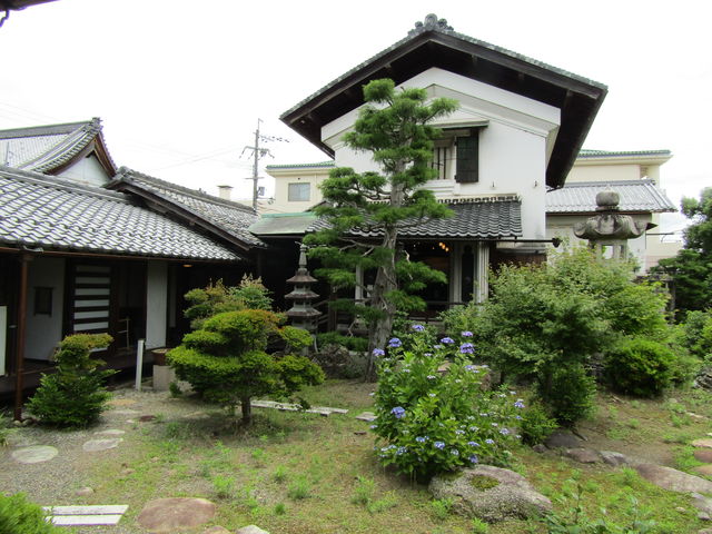 ��Ƒq_�ɓ������q�L�O��