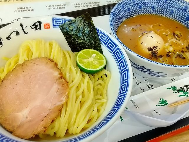 1�K�̃t�[�h�R�[�g�͂��Ȃ�L���Ă��X���L�x�ł��B���̓��̃����`�͂��c�̂��ˁB�|���I_���ہ[�ƕx�m��