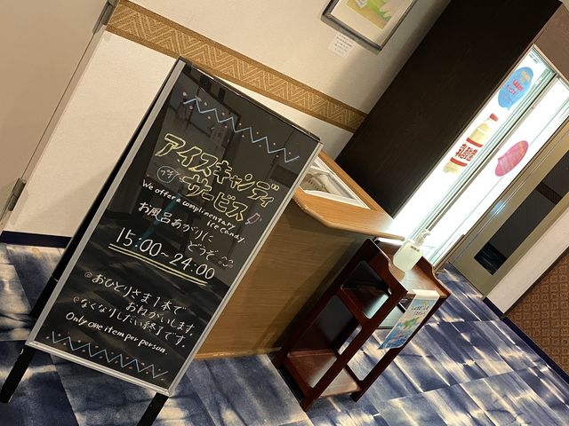 ���򃍃r�[�ɂ���A�C�X�Ƃɂイ�_�ۈ����̖����R�[�i�[�B��l1�{�ł��������ɖ����Ȃ�܂��B_����������