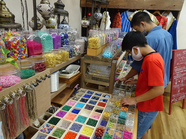 �p�[�c�������A�ǂ�ɂ��悤��������(��)_�u�b�N���g���L�b�V���o�U�[�@�^�C���E�̃J�t�F