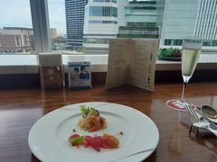 SALLỶlؒVgze@DININGBAR@BAYSIDEւ̓eʐ^1