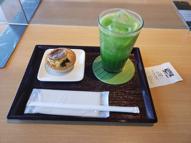 ���e���X�̒��ɂ���x�e���ł��B��������������f�U�[�g�����킦�܂��B_���{�����e���X