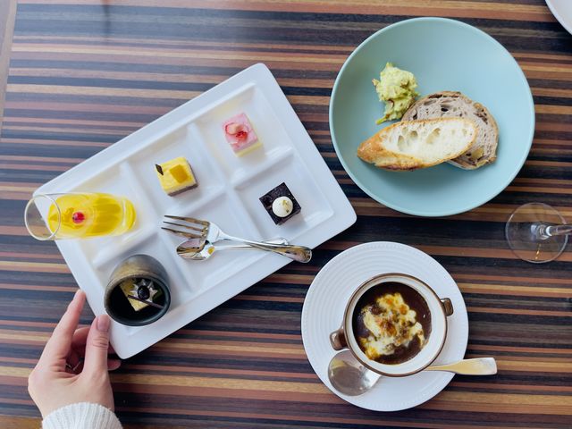 �f�U�[�g�r���b�t�F
�J���[�h���A
�p���ƑO��_�s�z�e���@�򕌒��ǐ�