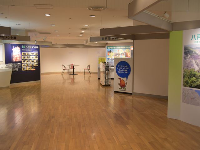 nƏЉR[i[łBƂĂYȃtAƁAƂĂÂȊłƌ邱Ƃo܂B_[g[@