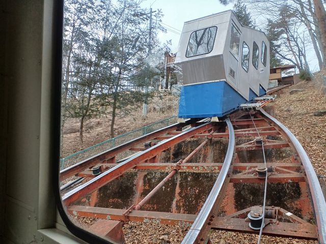 �����A�}�Ζʂ��P�[�u���J�[�Ŋy�X�@�y���݂Ȃ���o��_�H�쉷��