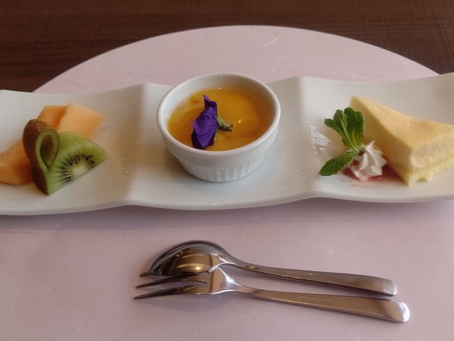 �H��̃f�U�[�g_�H�ۃO�����h�z�e��