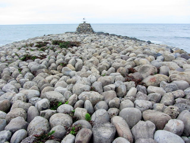 �˒��[�͋ʐ΂��~���l�߂Ă���܂������̂悤�ȊC�݂��߂��ɂ���܂�_�g������O�x�}