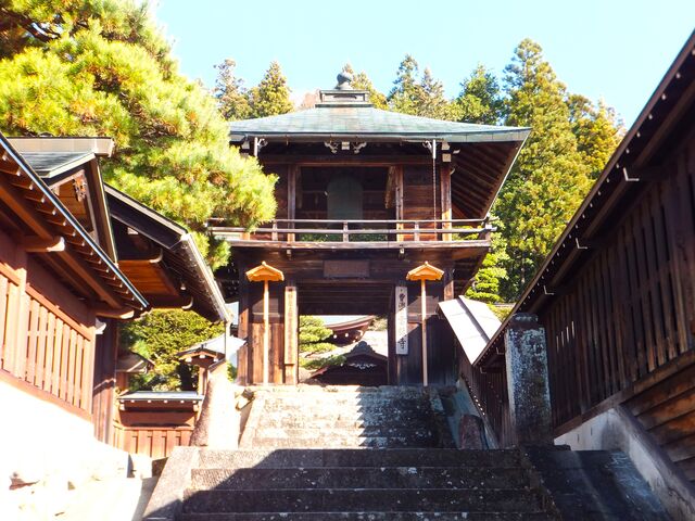 ���R�V����������Ă���ƁA���܂������ɏ��O����������B_�_�����i�򕌌����R�s�j