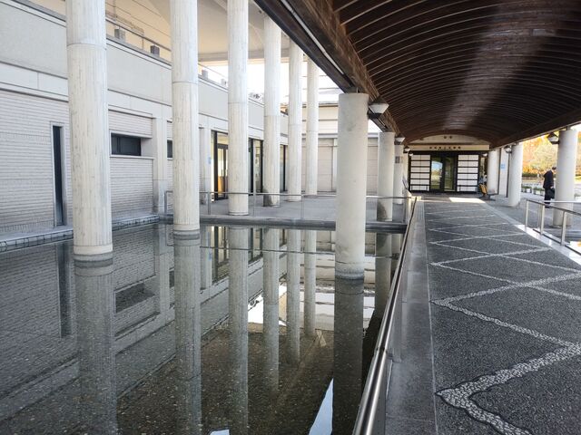 �G���g�����X�̉~������ۓI�ł��B_���m�������p��