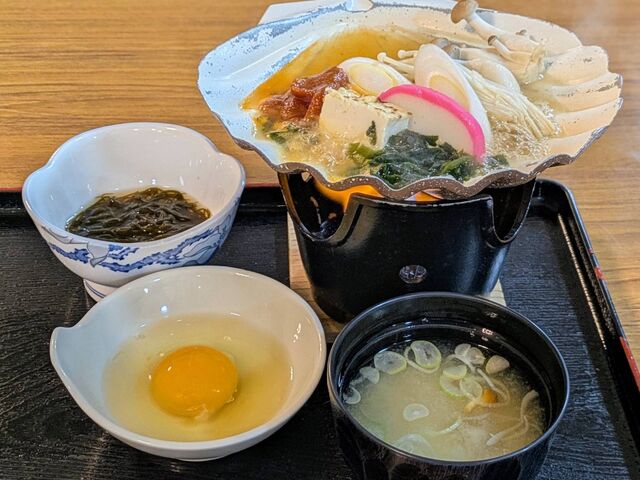 ���k�݂��L�Ă��@�z�^�e�̊L�k������ɁA
�z�^�e��n���̏{�̐H�ށA���X��n�����Ŏύ��ދ��y�����B_�����܉���C���ۗ{�Z���^�[