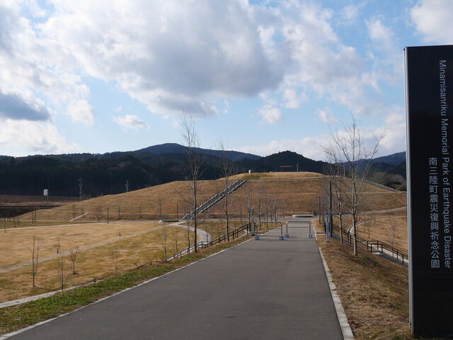 BRTuÐwẢw̖ڂ̑Oɂ܂B_OkЕFO