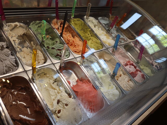 �V���[�P�[�X_�W�F���[�g���J�t�F YOSHIDA